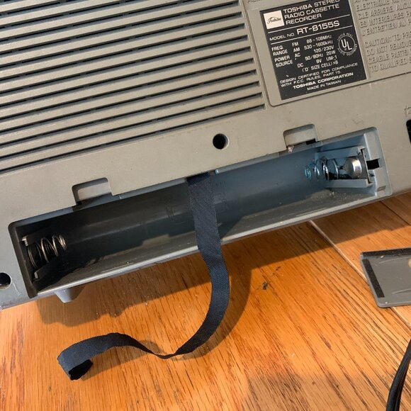 Vintage 1980's Toshiba AM/FM Portable Cassette Radio Recorder Boombox - Picture 9 of 16